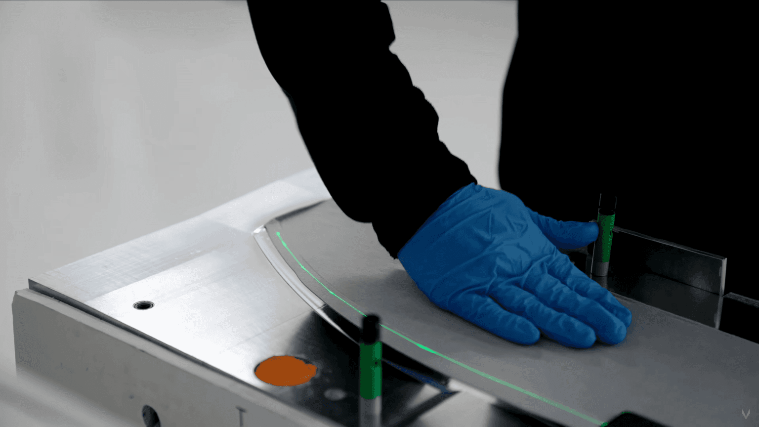 一次成型压缩工艺可使主旋翼叶片的大修间隔时间达到 20,000 小时。3.png