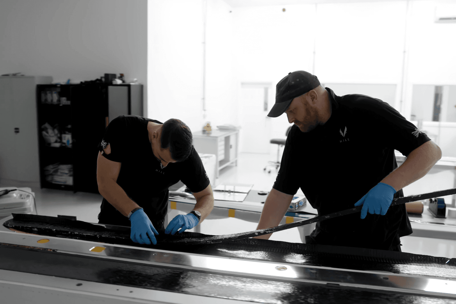 一次成型压缩工艺可使主旋翼叶片的大修间隔时间达到 20,000 小时。4.png