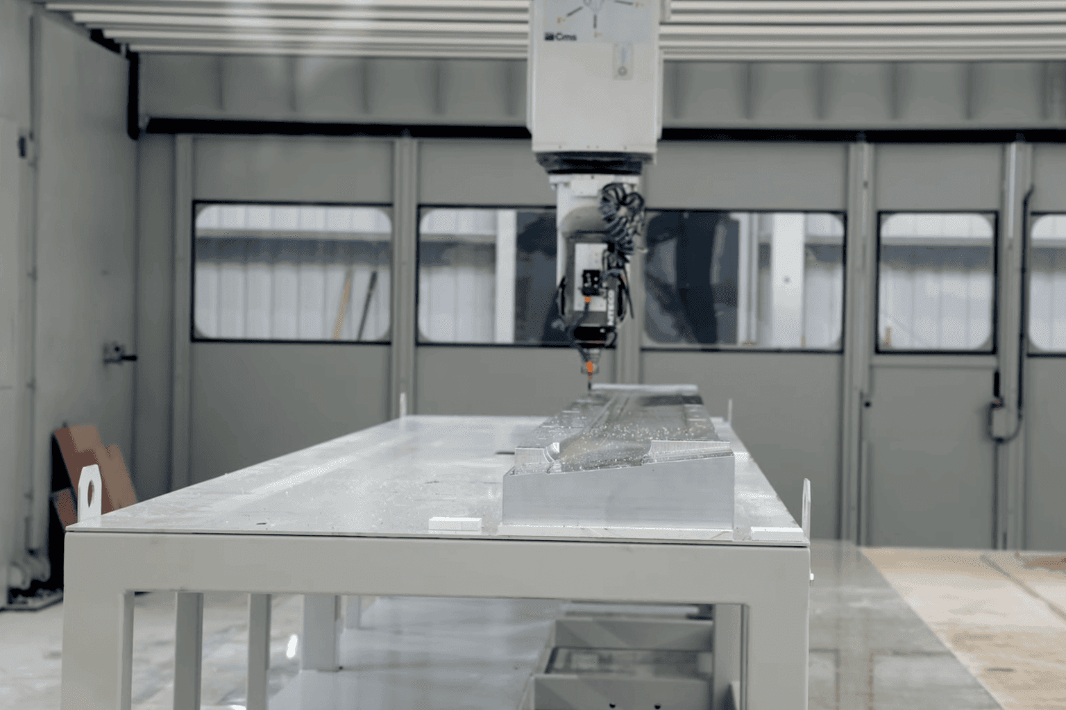 一次成型压缩工艺可使主旋翼叶片的大修间隔时间达到 20,000 小时。5.png