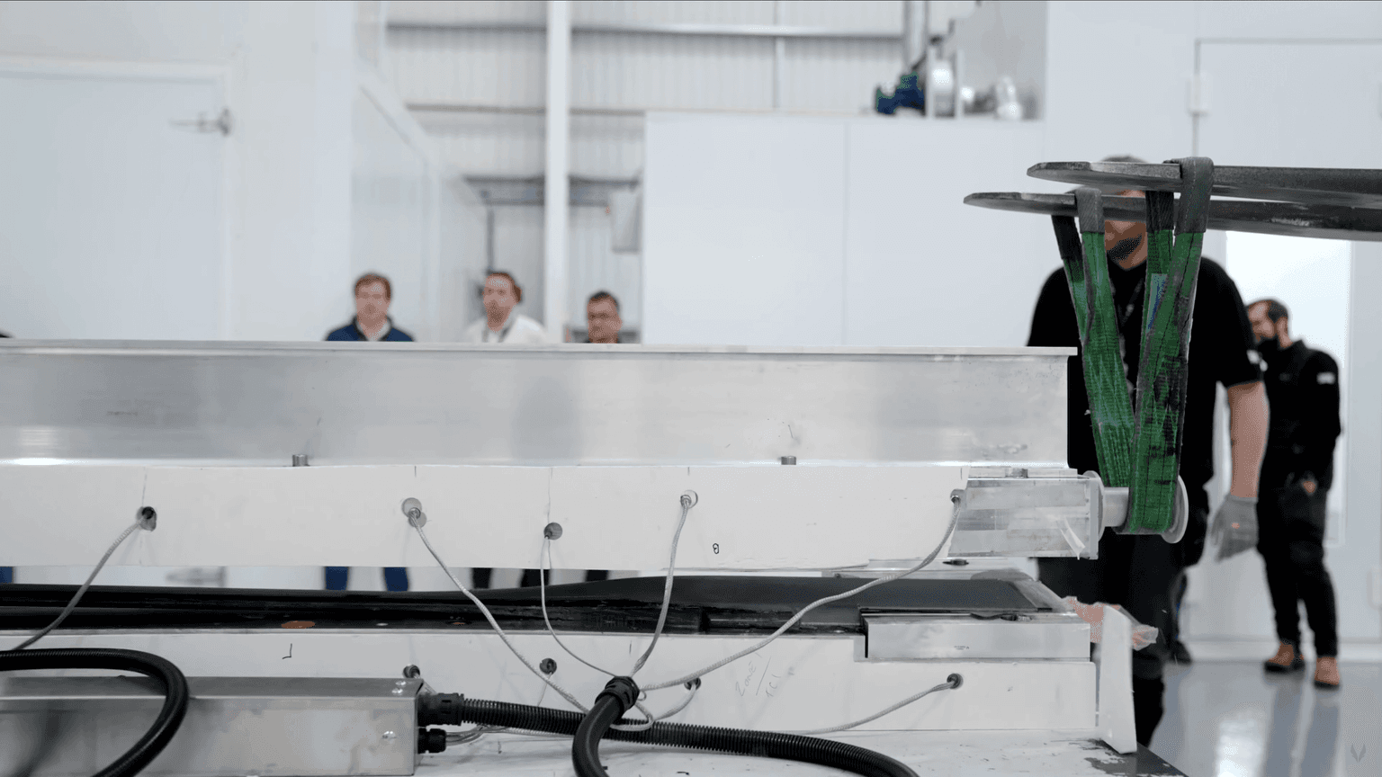 一次成型压缩工艺可使主旋翼叶片的大修间隔时间达到 20,000 小时。6.png