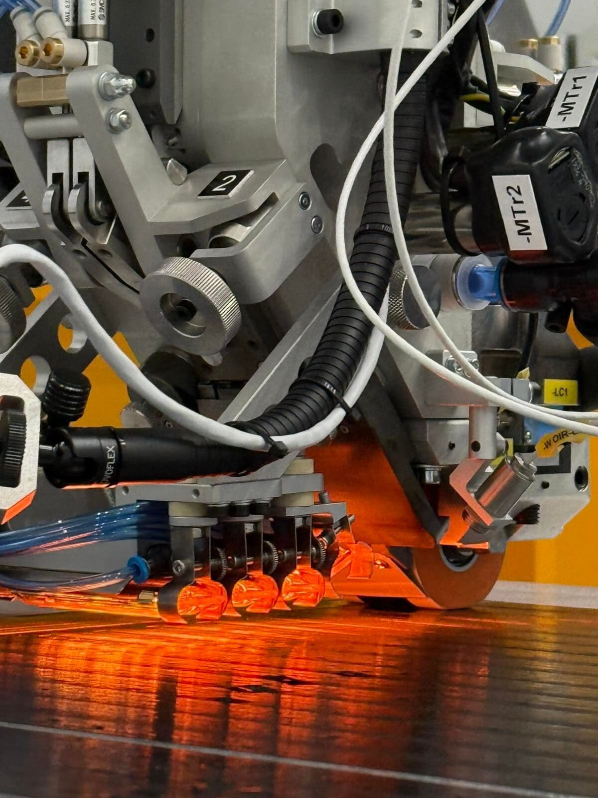 简讯:B&T Composites 公司安装 Mikrosam 多材料热塑性和热固性复合材料系统,拓展制造视野。1.jpg