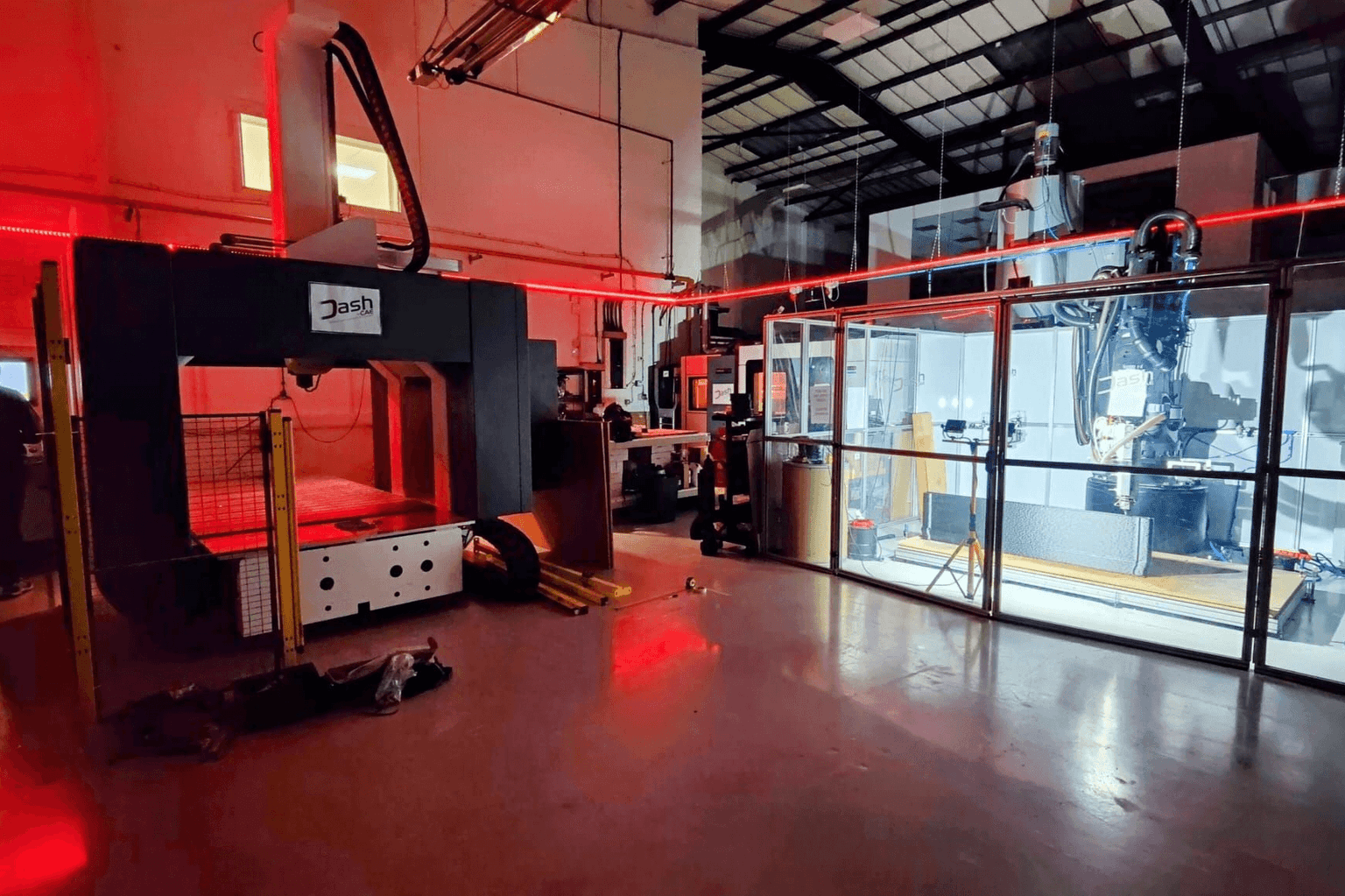 Dash Bespoke重点介绍了SlipStream客户采用TR01复合材料底盘的项目。1.jpg